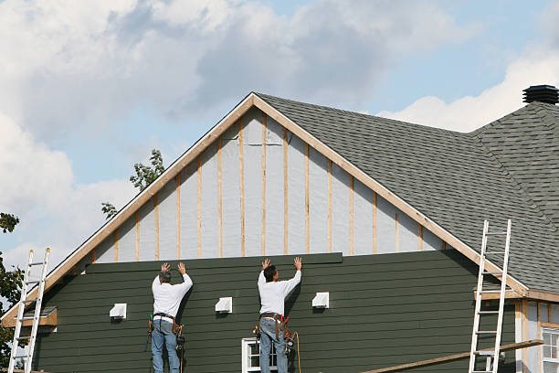 Professional Emergency Siding Repair technician working in Mechanicstown, NY